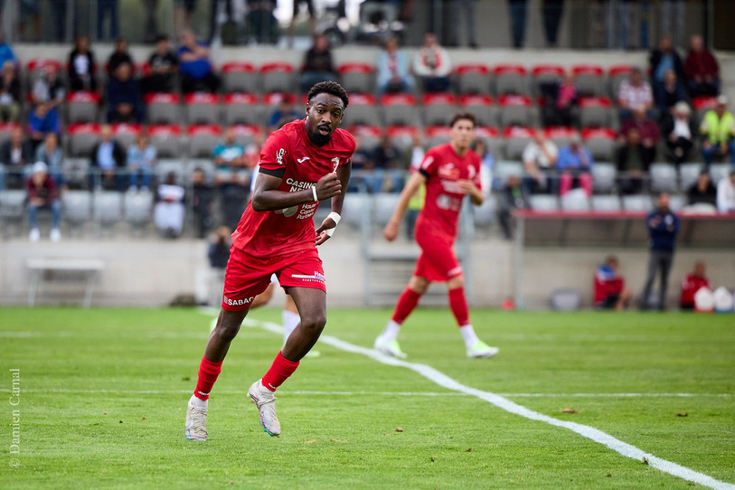 Abdoulaye Coulibaly a égalisé en toute fin de match sur pénalty pour le FC Bienne. (Photo : Damien Carnal)