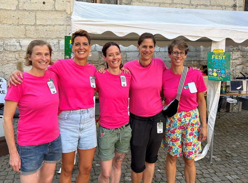 Les nouvelles organisatrices Anne-Sylvie Nobs, Sandra Amigo, Elise Paratte, Nathalie Lauber et Cécile Fehlmann Weber (de gauche à droite) ont constitué l'association Fête des enfants/Kinderfest pour mettre sur pied la manifestation.