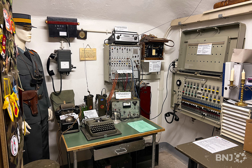 Les deux bunkers cachent un petit musée avec des dizaines de pièces de collection.