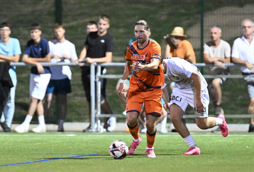 Johan Garcia a égalisé pour le FC Ajoie-Monterri, avant d'être expulsé en toute fin de match. (Photo : archives Georges Henz)