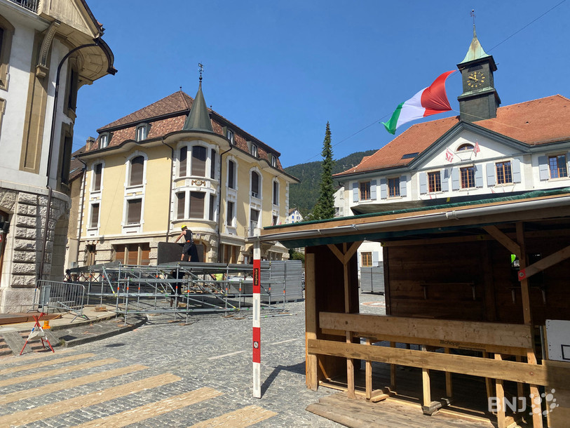 Les guinguettes poussent comme des champignons dans les rues de Moutier. Mais les sociétés locales peinent parfois à mobiliser les troupes pour les faire tourner.