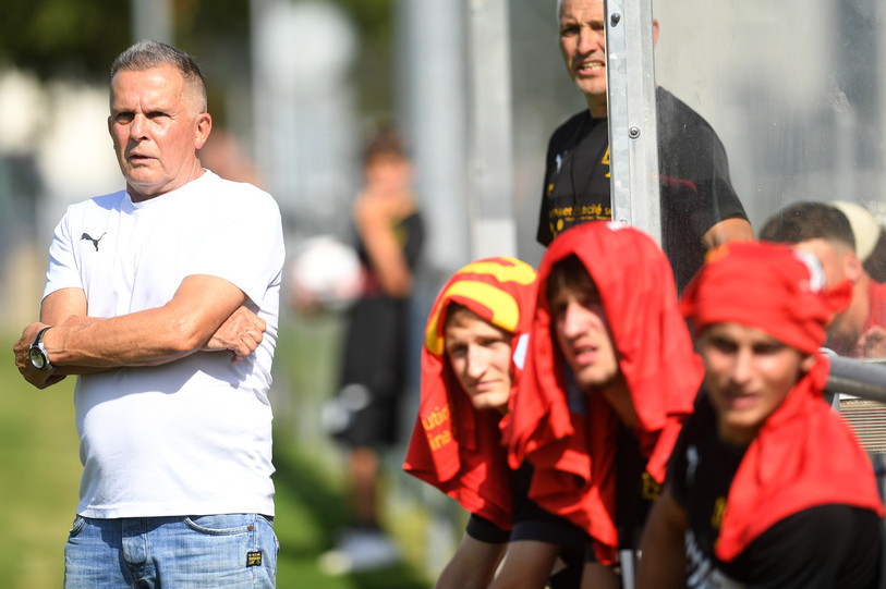 On est bien loin du soleil qui éblouissait Philippe Rossinelli et ses hommes ces derniers mois... la rencontre entre Schöftland et le FC Tavannes/Tramelan a été reportée à des jours meilleurs. (Photo: archives Stéphane Gerber / BIST).