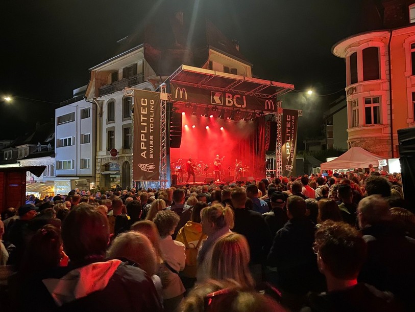 La foule est venue principalement le soir à la Braderie prévôtoise.