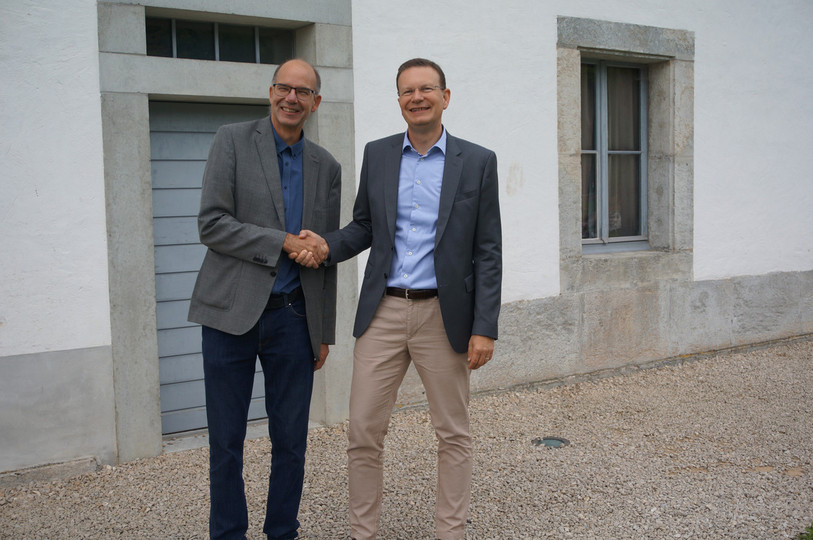 Le directeur du CIP Didier Juillerat et celui du ceff Cédric Bassin étaient très enthousiastes lors de la présentation du catalogue numérique à la presse. (Photo : ceff)