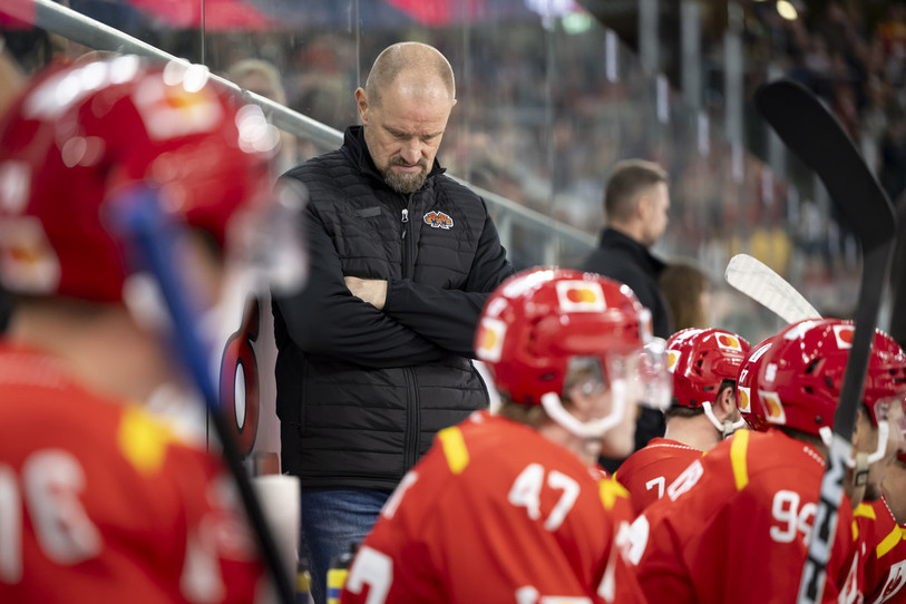 Le nouvel entraîneur du HC Bienne Petri Matikainen vivra sa première sortie en National League à la tête du HCB vendredi (photo : KEYSTONE/Anthony Anex).