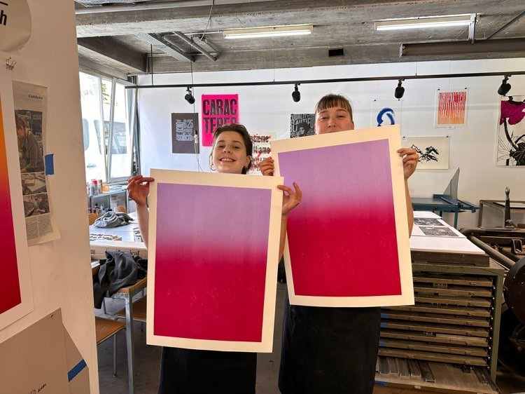 De gauche à droite : Zoé Borbély et Camille Leyvraz, organisatrices de Magenta.
(Photo : collectif Officina Helvetica)