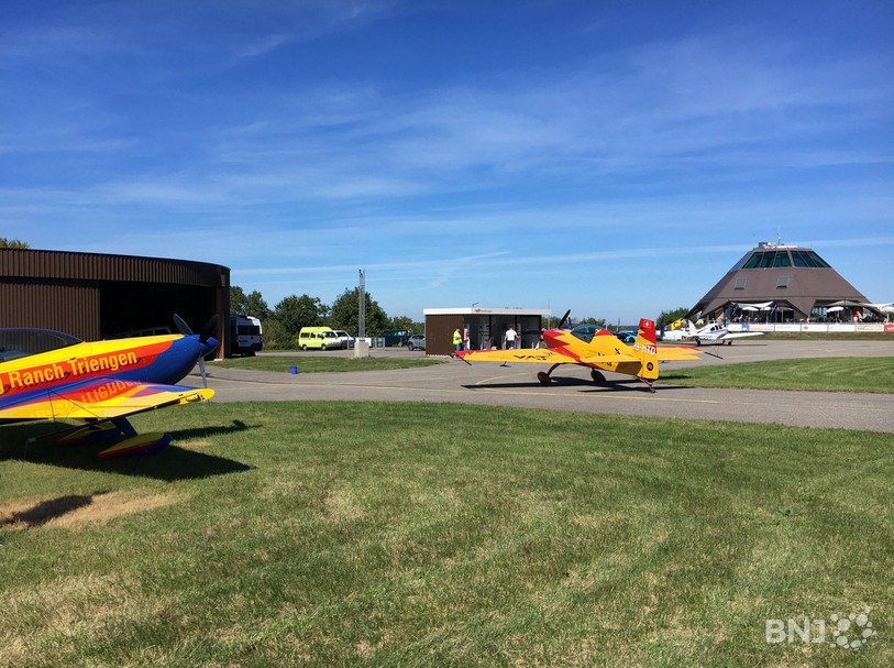 Les avions de voltige sont de sortie à Bressaucourt.