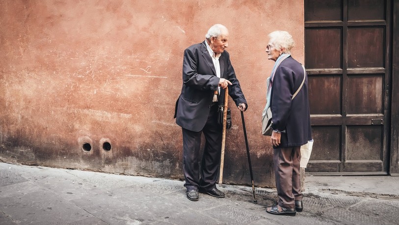 Les personnes âgées, plus fragiles physiquement, sont souvent la cible d'agressions et d'arnaques. (Photo : libre de droits)