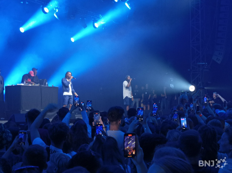 Koba LaD, à gauche, a remplacé au pied levé Maes qui a dû annuler sa venue au Chant du Gros jeudi soir.