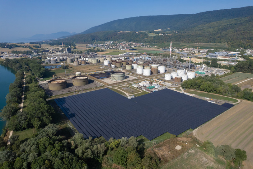Contrairement à plusieurs groupes pétroliers, l'exploitant de la raffinerie de Cressier, Varo Energy, veut poursuivre ses efforts pour le climat. (crédits photo: STEMUTZ.COM)