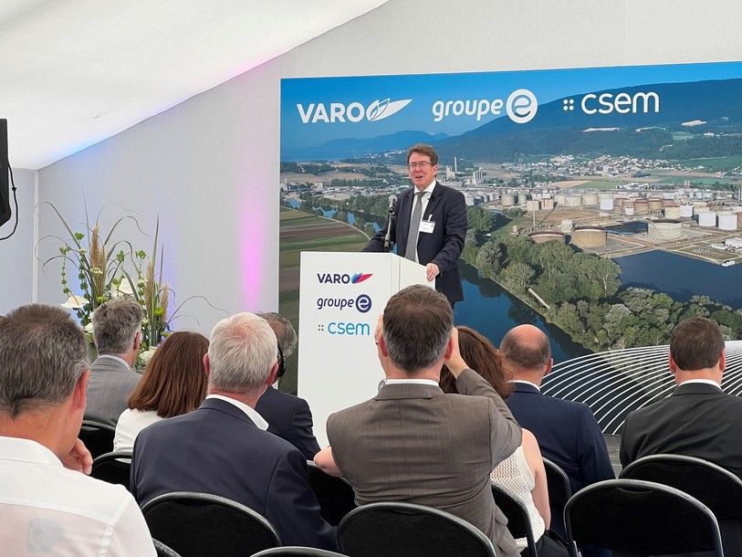 Albert Rösti à l'inauguration du plus puissant parc solaire de Suisse, à Cressier.