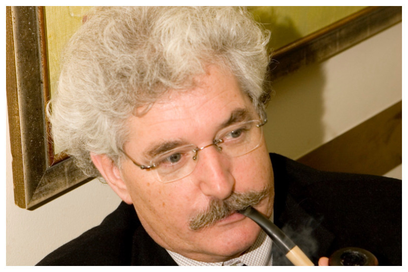 Pierre Voélin (sur la photo) et Valery Rion animeront une conférence sur le thème de la poésie samedi. (Photo : Mario Camelo)