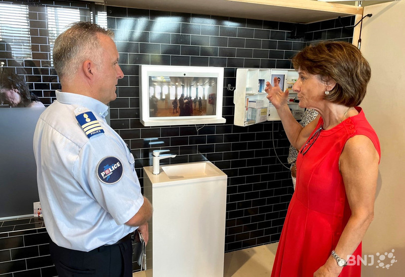 Le commandant de la Police cantonale Damien Rérat et la Déléguée à l'égalité Angela Fleury ont collaboré étroitement pour la mise sur pied de l'exposition à Delémont.