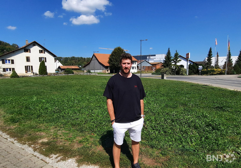 Frédérik Gauthier se promène volontiers dans les rues de Chevenez.