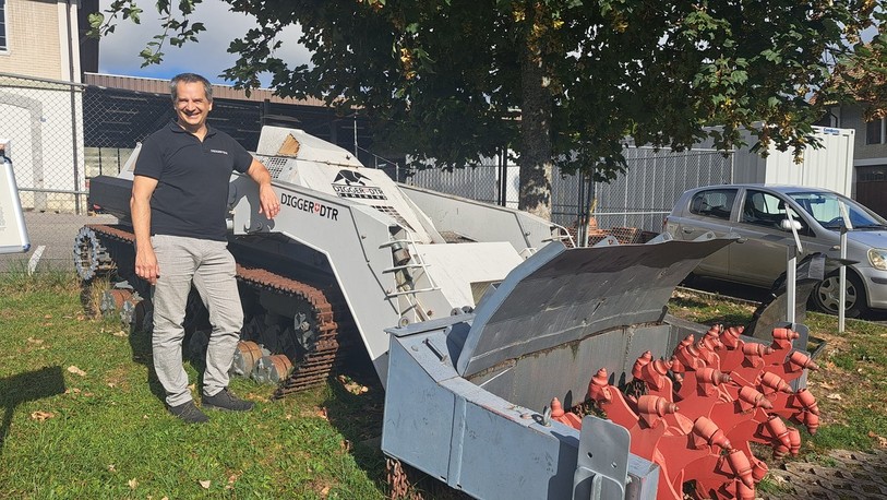 La DT-252 qui a été livrée en Ukraine est bien plus grande que cet ancien modèle, exposé au musée de la fondation.