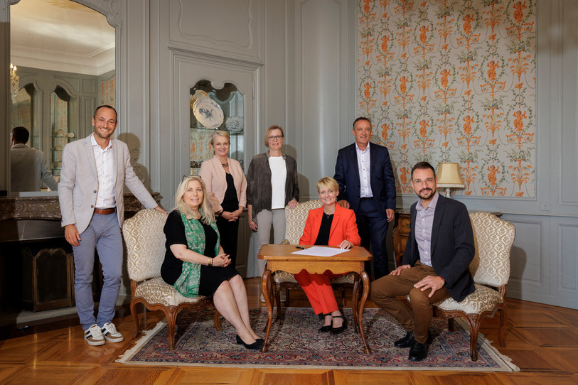   L’ensemble des cantons romands est représenté ce vendredi à Lausanne, de gauche à droite : Mathias Reynard pour le Valais, Nathalie Fontanet pour Genève, Florence Nater pour Neuchâtel, Astrid Bärtschi pour Berne, Isabelle Moret pour Vaud, Philippe Demierre pour Fribourg et Martial Courtet pour le Jura. (Photo : égalité.ch)  