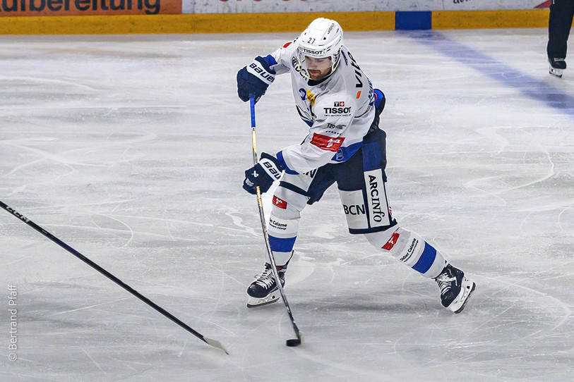Anthony Huguenin du HC La Chaux-de-Fonds n'ont pas trouvé la faille mardi soir sur la glace du Deutweg. (photo : Bertrand Pfaff) 