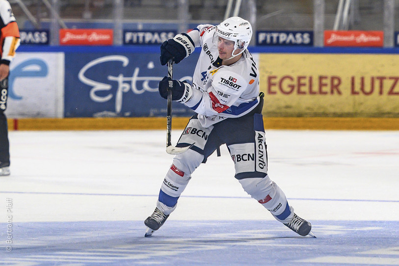 Janik Loosli du HC La Chaux-de-Fonds, buteur contre les GCK Lions (photo : archives Bertrand Pfaff).