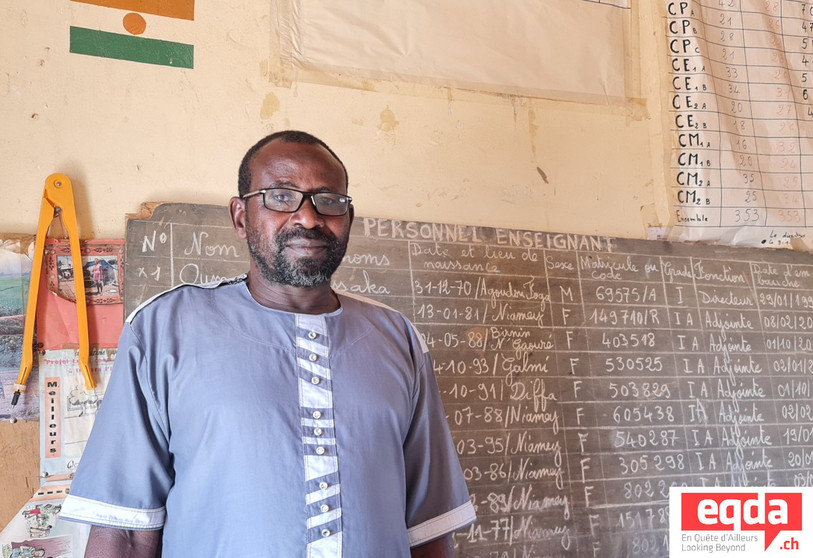 Oumarou Issaka, enseignant depuis 26 ans, a repris récemment la direction de l'école primaire de Zarmagandey, dans un quartier excentré de Niamey.