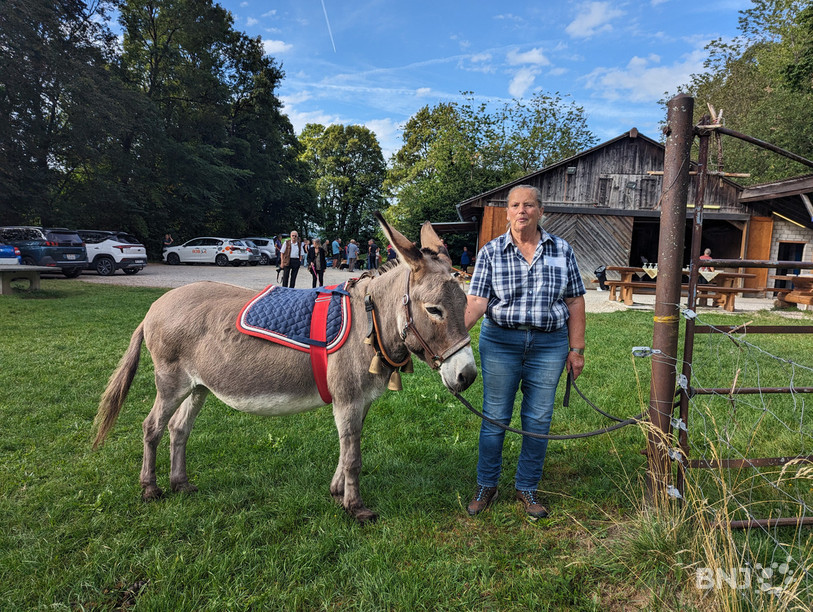 La paroissienne Rose Mottet a lancé l'idée pour organiser ce culte pour animaux. L'occasion de prendre avec elle son ânesse Marina.