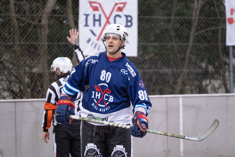 Daniel Balen et l'IHC Bienne ne sont plus qu'à une défaite de la relégation. (photo : archives/Jonas Scheck).
