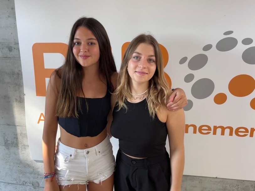 Elena Vives et Kim Blaesi (de gauche à droite) participent à cet échange entre la Colombie et le canton de Berne. (Photo : Stève Blaesi)