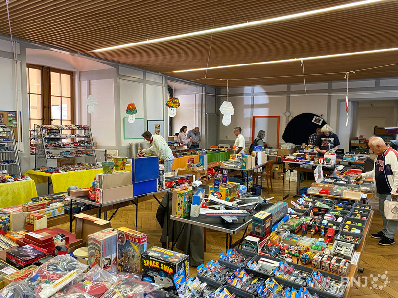 La bourse aux jouets attirent déjà du monde vendredi matin 