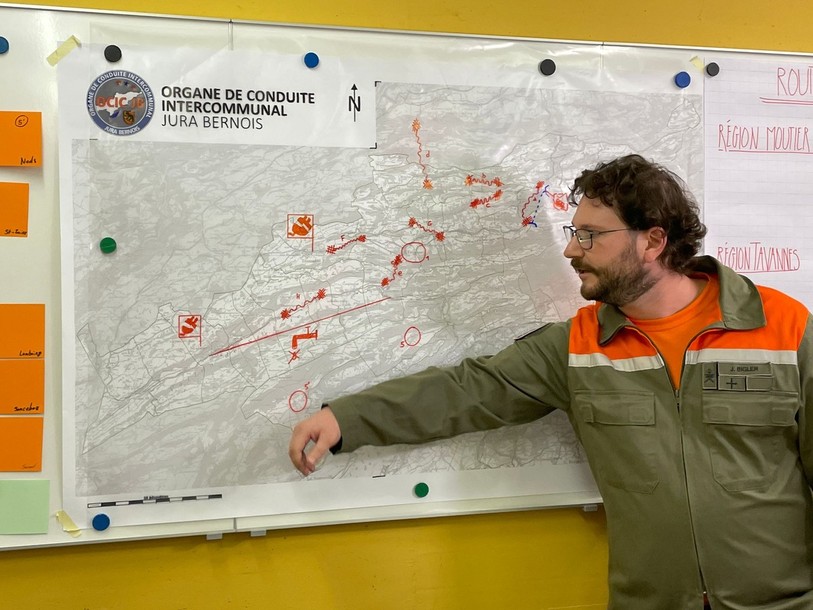 La Protection civile assiste l'Organe de Conduite en triant les informations sur les coupures d'électricité et d'eau, les routes entravées, ainsi que les demandes d'aide des communes.