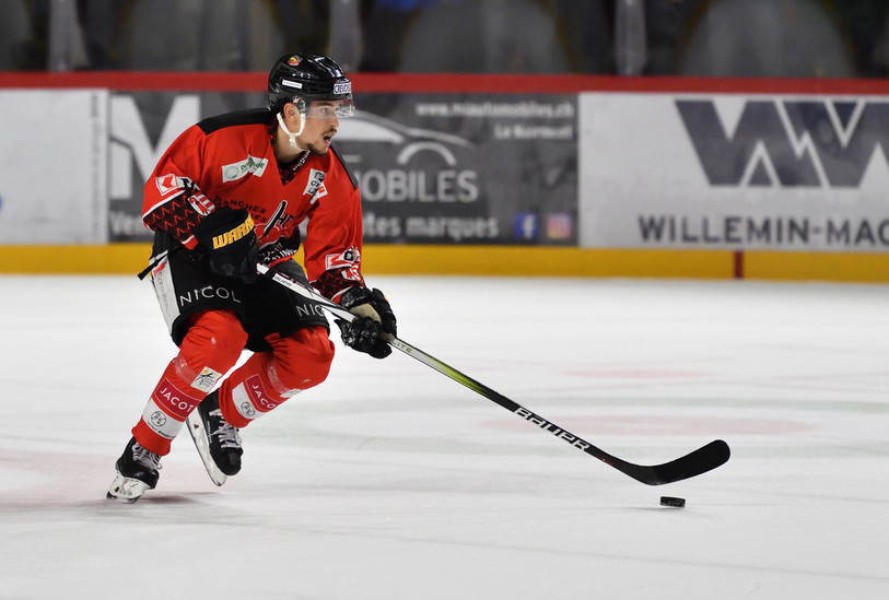 Arnaud Schnegg a inscrit ses 5e et 6e buts de la saison mercredi soir avec le HC Franches-Montagnes (photo : Georges Henz).