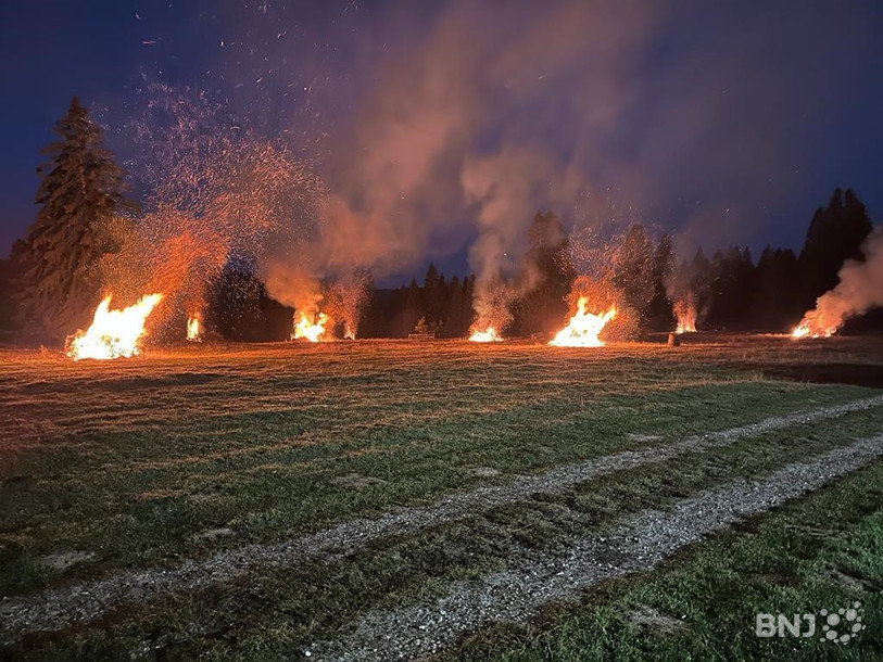 Les feux ont été allumés dimanche vers six heures du matin.
