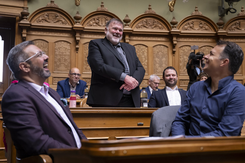Jean-Paul Gschwind pendant les éloges du président du Conseil national Martin Candinas. (photo : KEYSTONE/Anthony Anex)