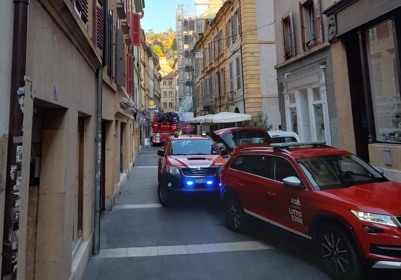 Un important dispositif a été mis en place à la rue des Moulins à Neuchâtel mardi matin.