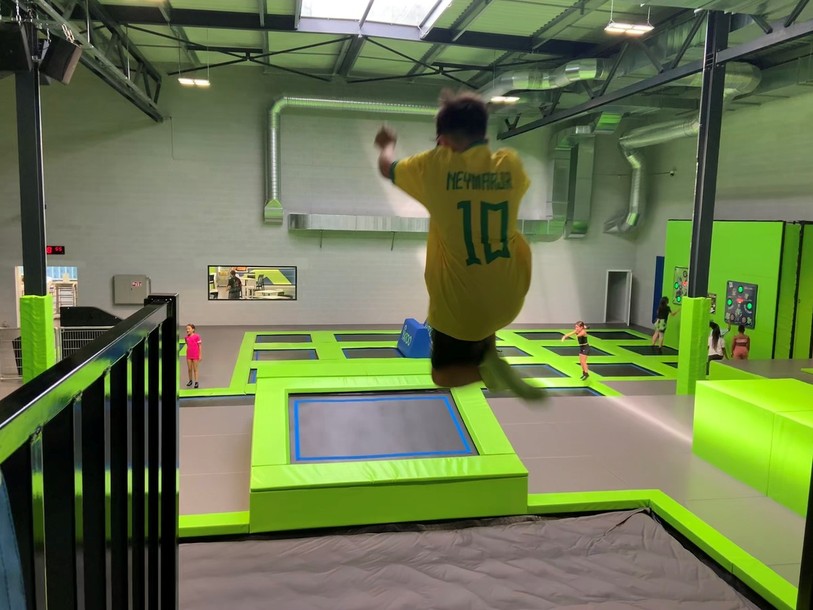 Le Yatoo Center ouvrira ses portes le 7 octobre. Il propose notamment un parc de trampolines.