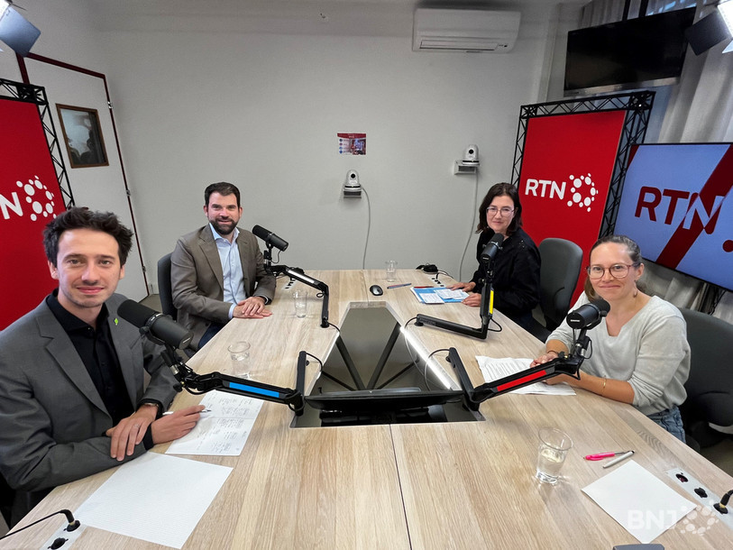 De gauche à droite: Samuel Colin (PVL), Damien Cottier (PLR), Martine Docourt (PS) et Leana Ebel (SolidaritéS).