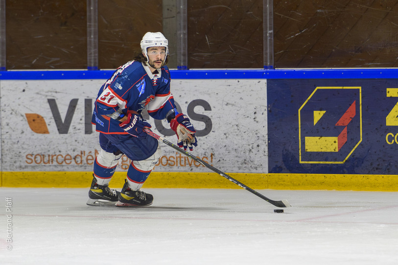 Théry Leuba et le HC Université Neuchâtel continuent leur sans faute. (Photo : Bertrand Pfaff)