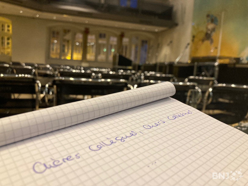 Comment s’adresser à une assemblée pour que tout le monde se sente inclus véritablement? la question a été soulevée au Conseil de ville biennois. 