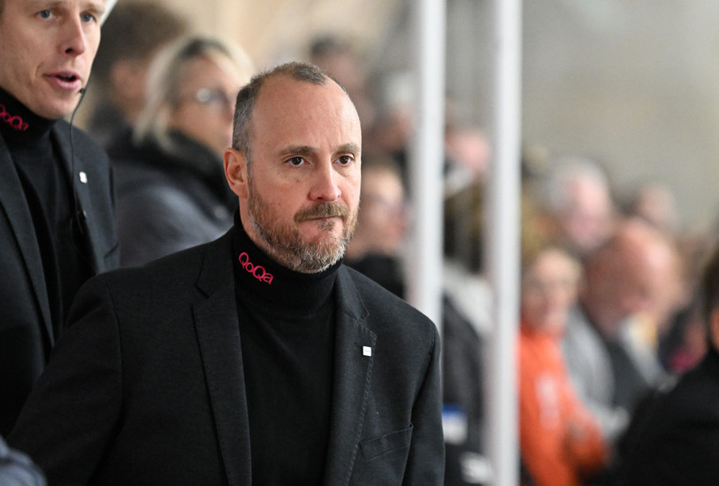 L'entraîneur du HC Ajoie Christian Wohlwend aimerait que ses joueurs soient plus réguliers (photo : Georges Henz).