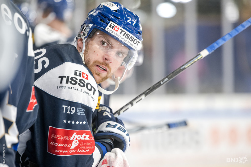 Anthony Huguenin et le HC La Chaux-de-Fonds avaient la mine des mauvais jours contre Coire (photo : archives, Jonathan Vallat).