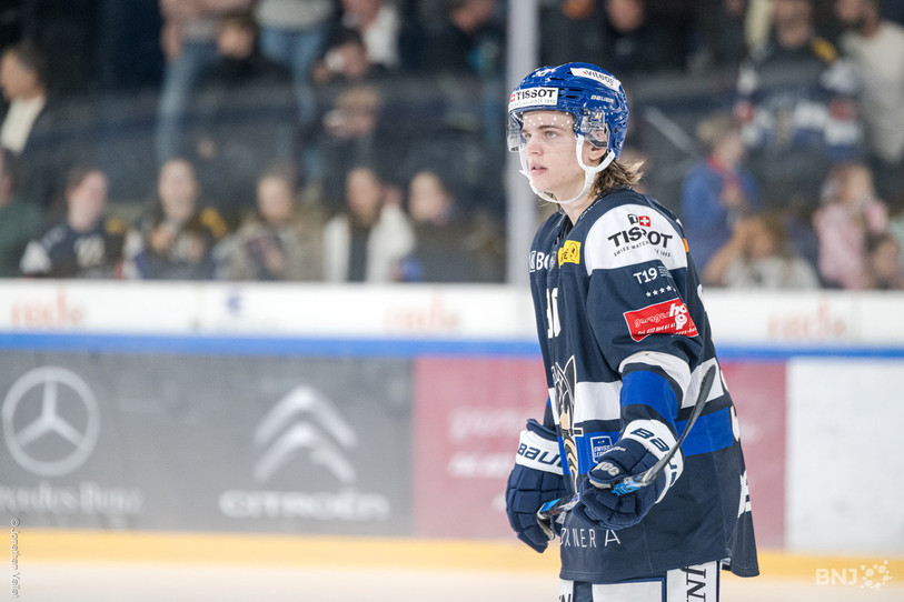 Damian Gehringer et ses coéquipiers du HC La Chaux-de-Fonds ont perdu le fil de leur match samedi soir. (photo : Jonathan Vallat).
