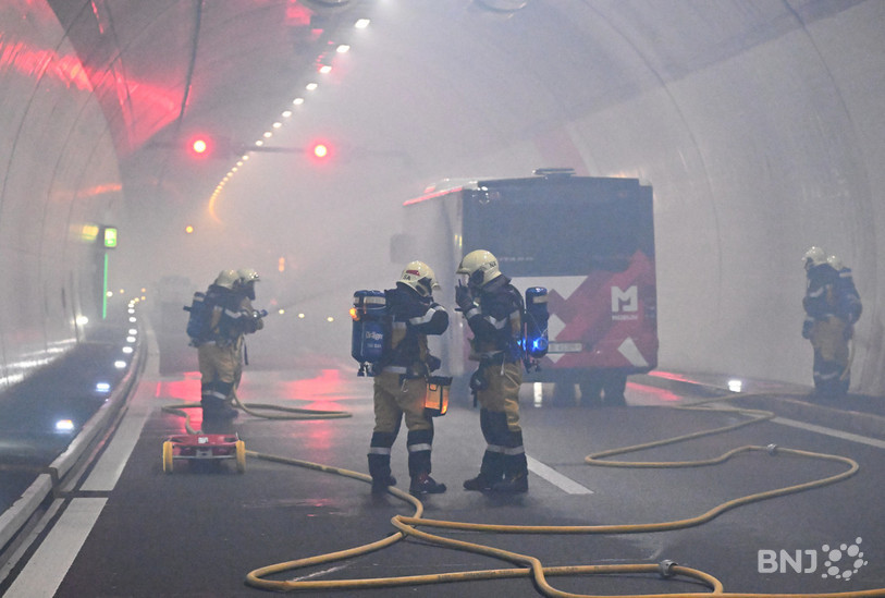 L'exercice avait pour scénario l'incendie d'un véhicule lourd. (Photo : Georges Henz)