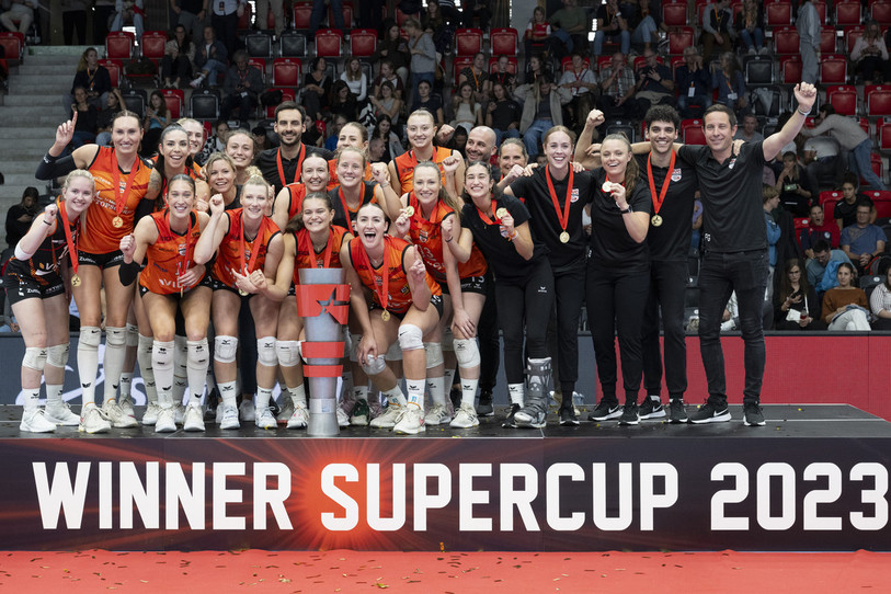 Un nouveau trophée pour le NUC. (Photo Keystone/Schneider)