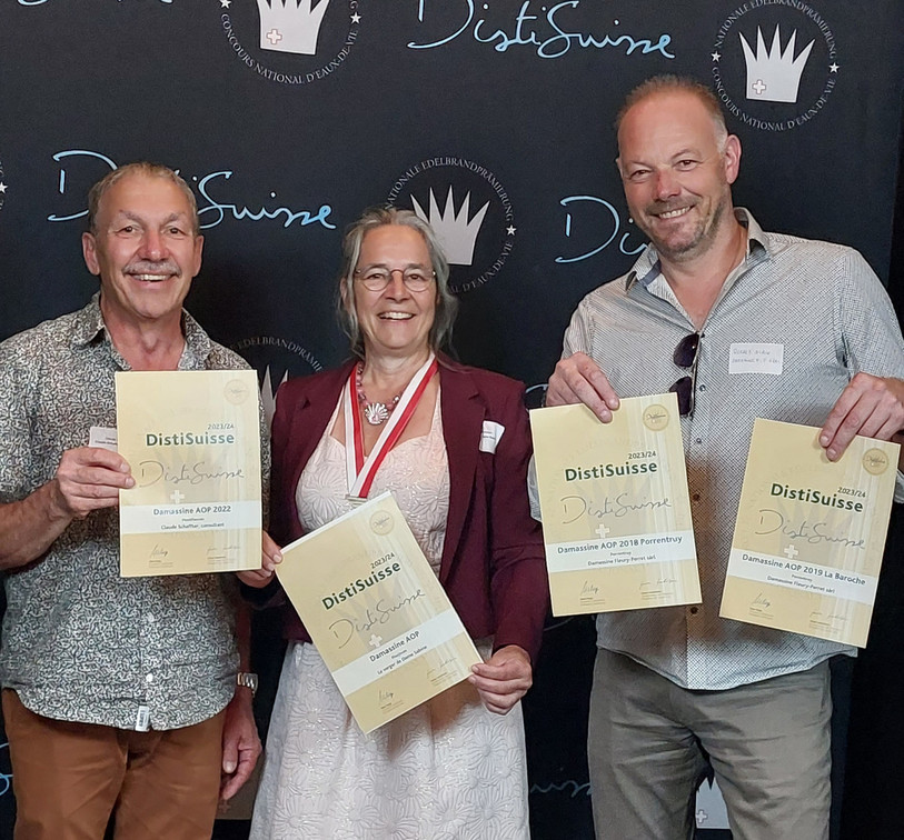 De gauche à droite : Claude Schaffter, Sabine Ennesser et Alain Perret. (Photo : interprofession de la Damassine AOP)