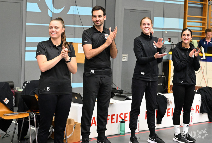 Riccardo Lugli est l'un des assistants de Lauren Bertolacci. Il analyse le jeu, et particulièrement les attaques, des adversaires du NUC.  (Photo: archives, Georges Henz)