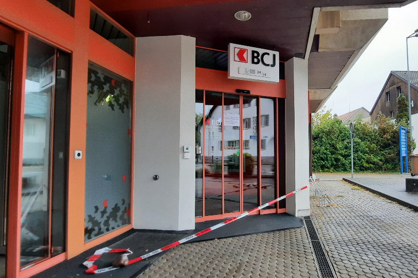 La banque BCJ de Bassecourt a subi une attaque mardi matin.