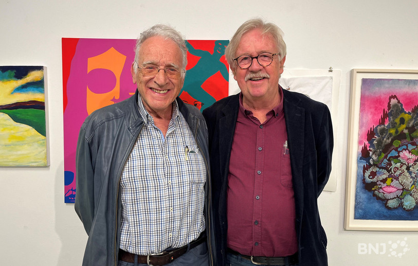 François Lachat (président de visarte.jura) et Claude Barbey (président de visarte.soleure) posent dans l'exposition.