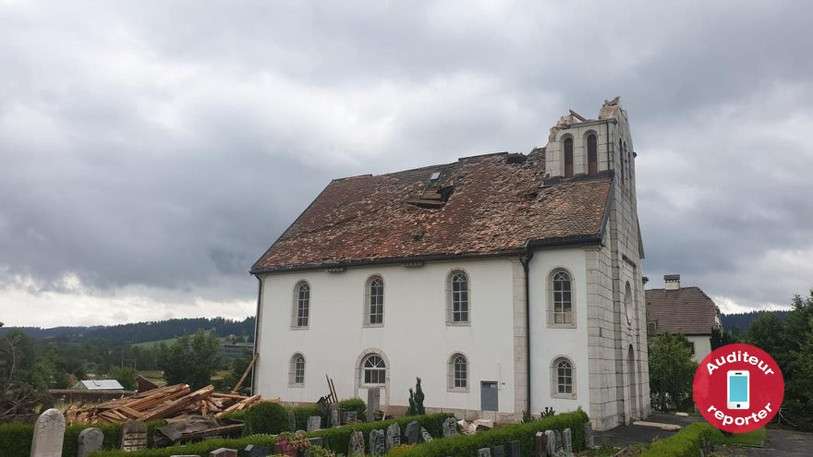 Le clocher du Temps des Eplatures a été détruit lors de la tempête du 24 juillet dans les Montagnes neuchâteloises. (Photo : auditeur-reporter)