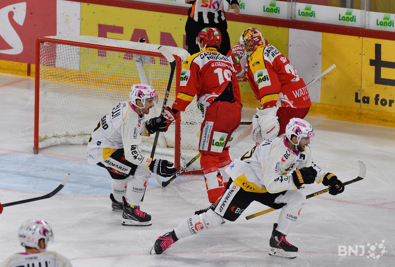 Kevin Bozon vient de permettre au HC Ajoie de prendre les devants... un avantage qui n'aura pas duré (photo : Georges Henz).