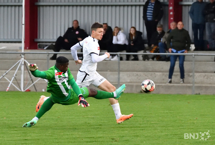 Antoine Rossé se joue du gardien et inscrit le 2e but du FCC. (Photo : Georges Henz).