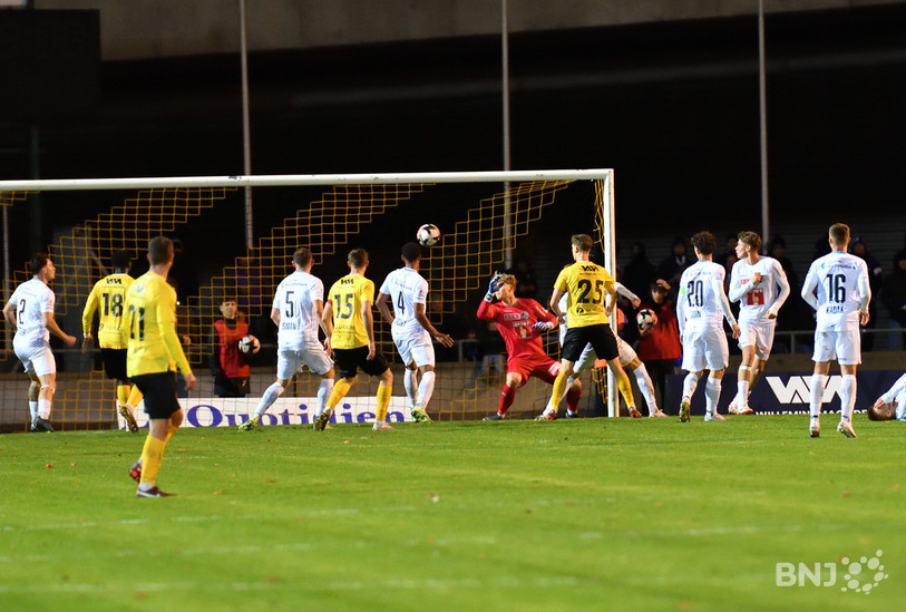 L'action décisive de ce 8e de finale avec le but de Sofiane Achour pour les SR Delémont face à Lucerne (photo : Georges Henz).