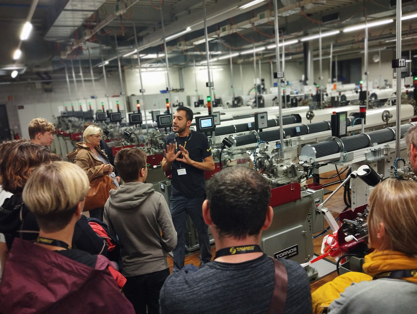 Une trentaine de jeunes en âge de choisir un métier a participé à cet événement organisé chez Tavadec SA à Tavannes. (Photo: Association des fabricants de décolletages et de taillages)
